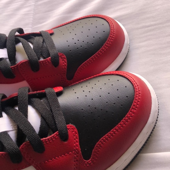 Nike Air Jordan 1 mid GS - Picture 4 of 8